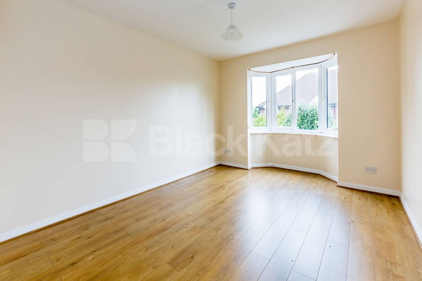 Large reception, 2 double bedroom rooms on a quiet residential street  Bunning Way , Caledonian Road 